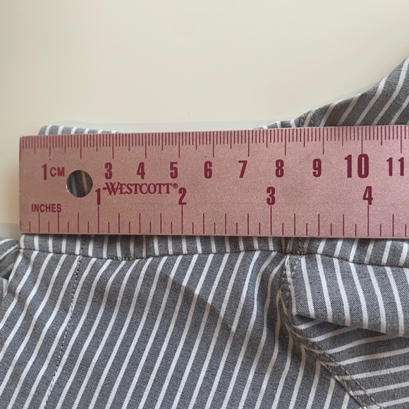 Lululemon Shorts 3” Inseam Dusty Blue Grey Stripe Size 6 - Picture 8 of 9